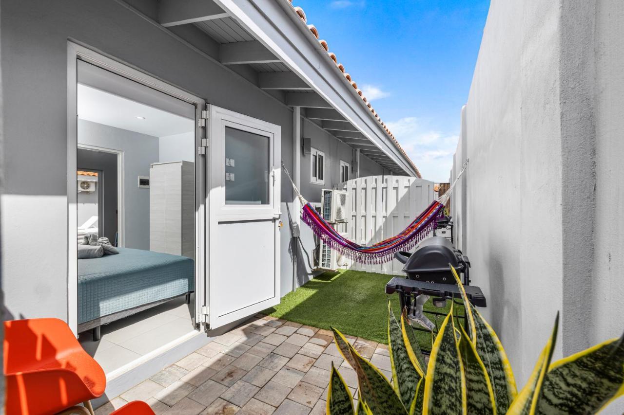 The Lizard Apartment Palm Beach ภายนอก รูปภาพ
