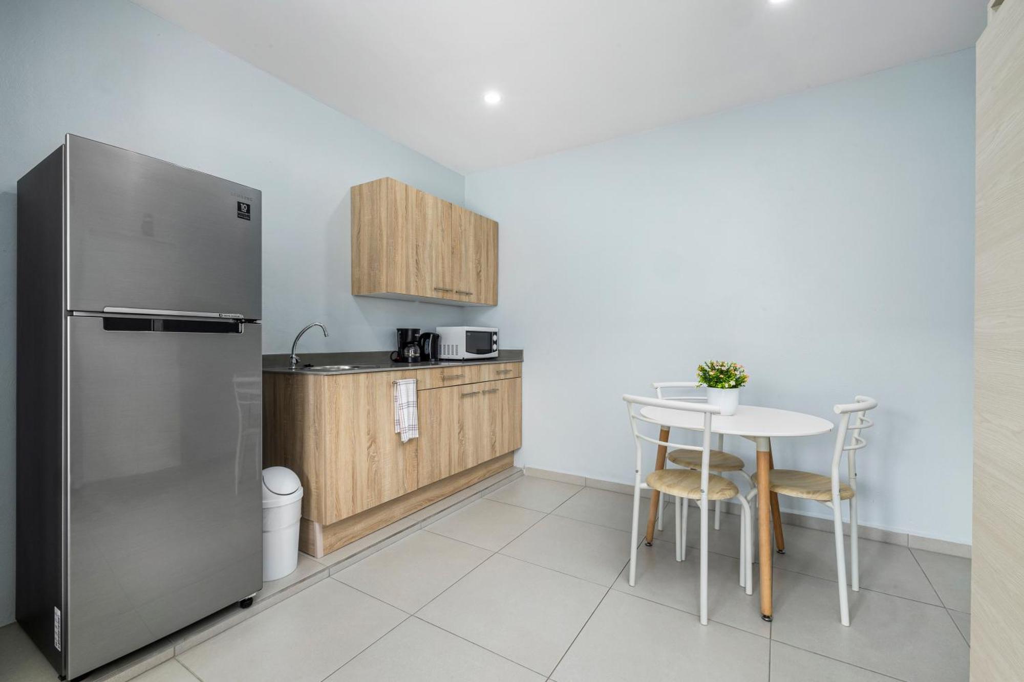 The Lizard Apartment Palm Beach ภายนอก รูปภาพ